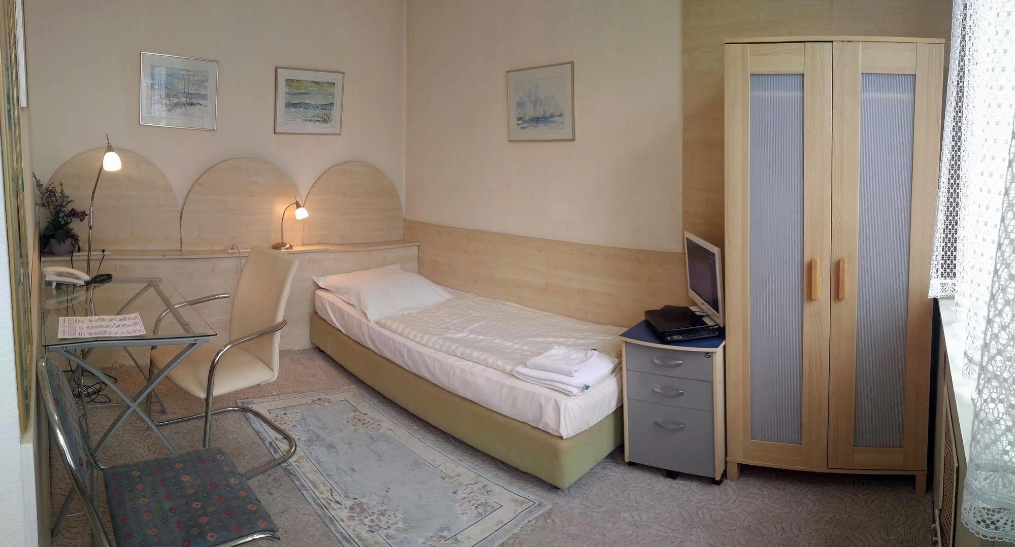 Central Budget Hotel Bonn Esterno foto