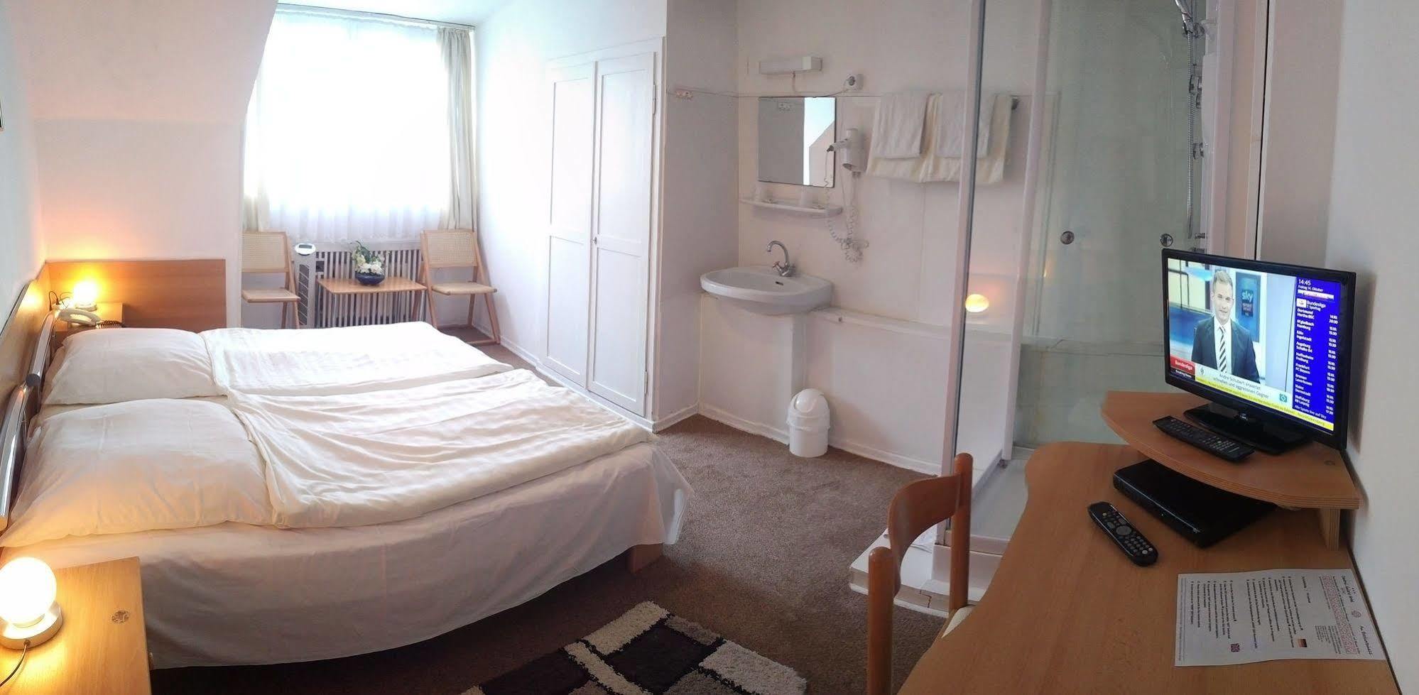 Central Budget Hotel Bonn Esterno foto