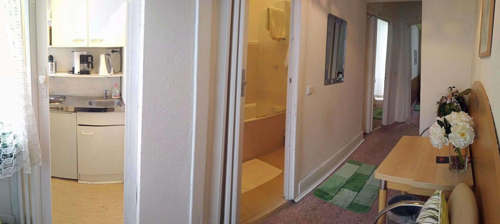 Central Budget Hotel Bonn Esterno foto