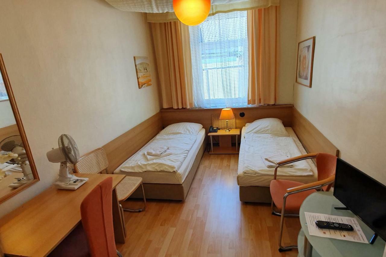 Central Budget Hotel Bonn Esterno foto