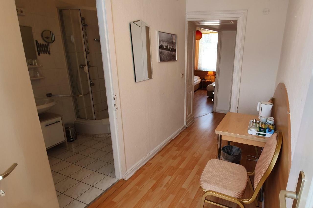 Central Budget Hotel Bonn Esterno foto